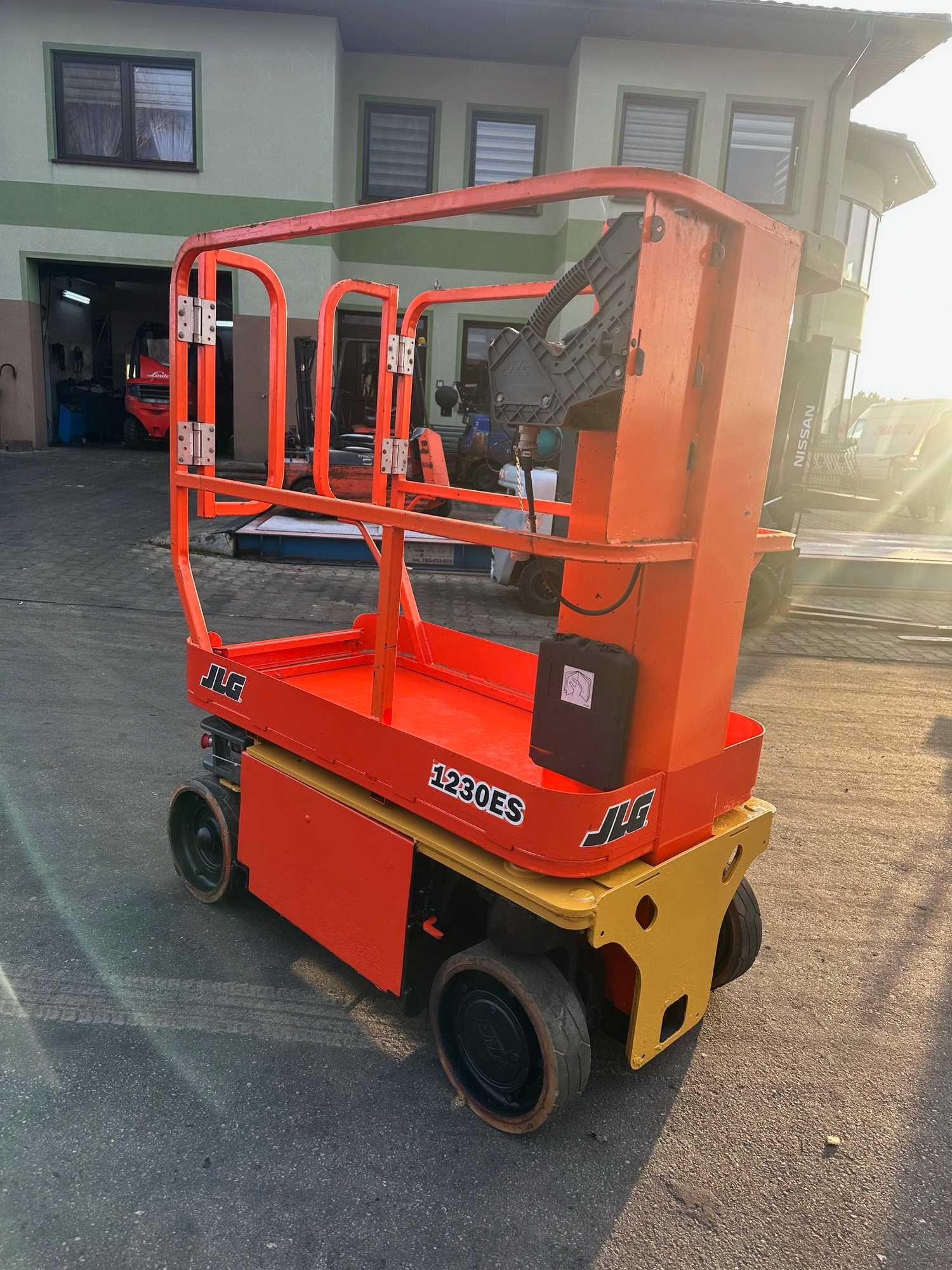 zwyżka podnośnik słupowy elektryczny JLG 1230ES 24V 230kg 6.50m 2018r