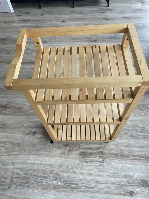 Drewniany wózek / regał na kółkach – 3 półki