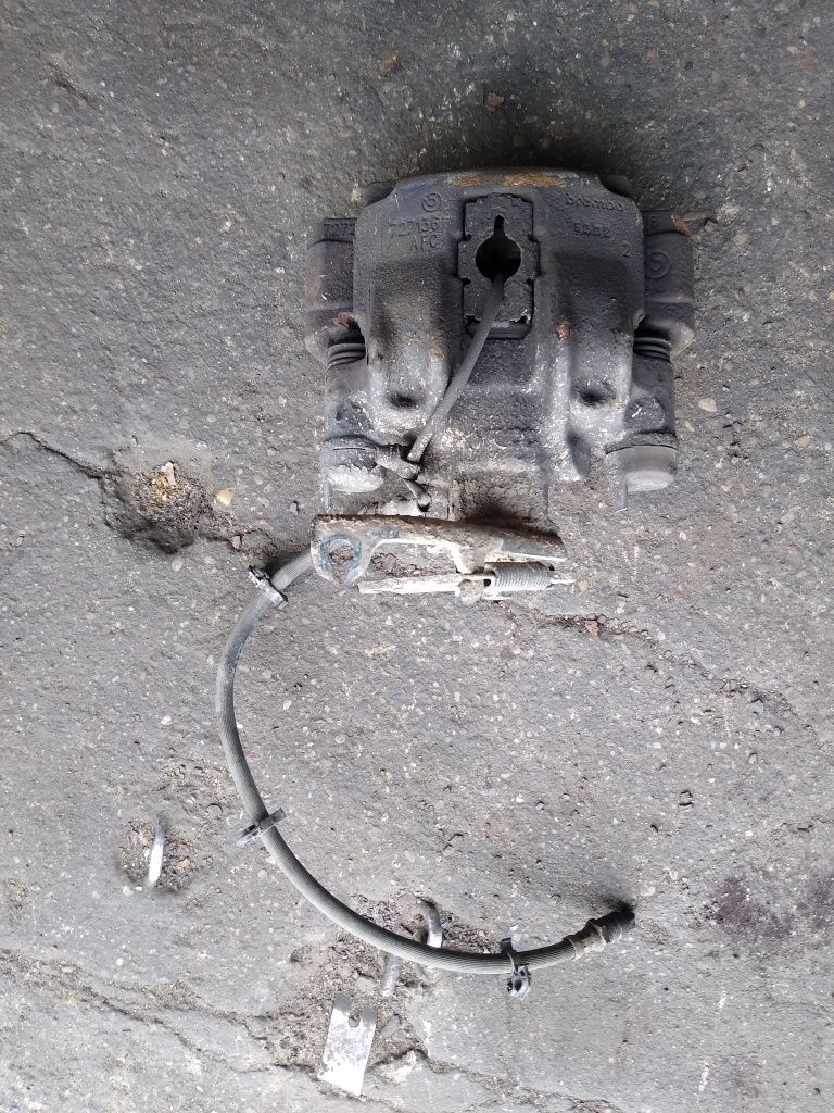 Zacisk jarzmo tył prawy lewy Iveco daily IV oryginał 14-