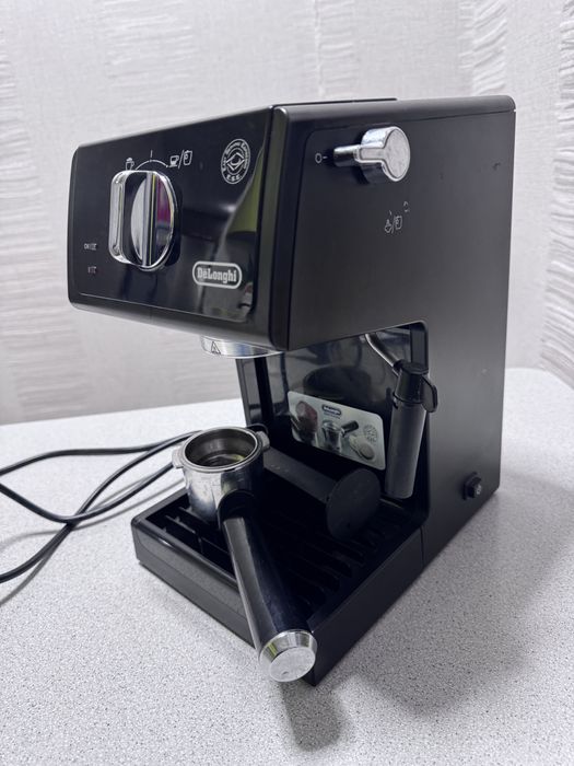 Кавоварка (кавомашина) рожкова Delonghi