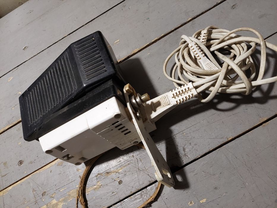 Швейна машинка Чайка 142м