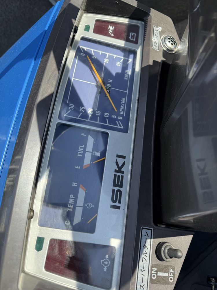 Trator ISEKI com traçaão