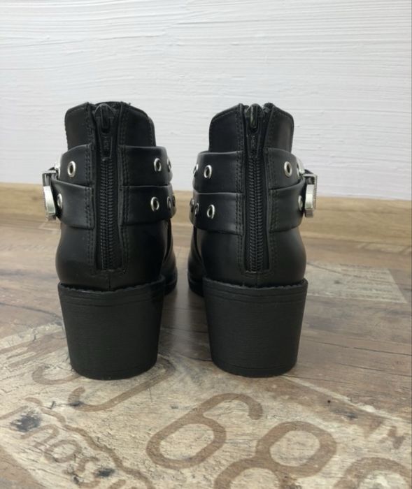 Казаки / Ботинки H&M