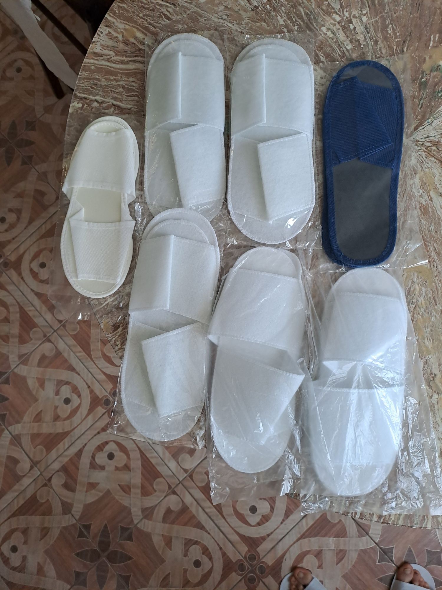 Капці готельні, в поїздку. Набір з 10 шт. Продам.
