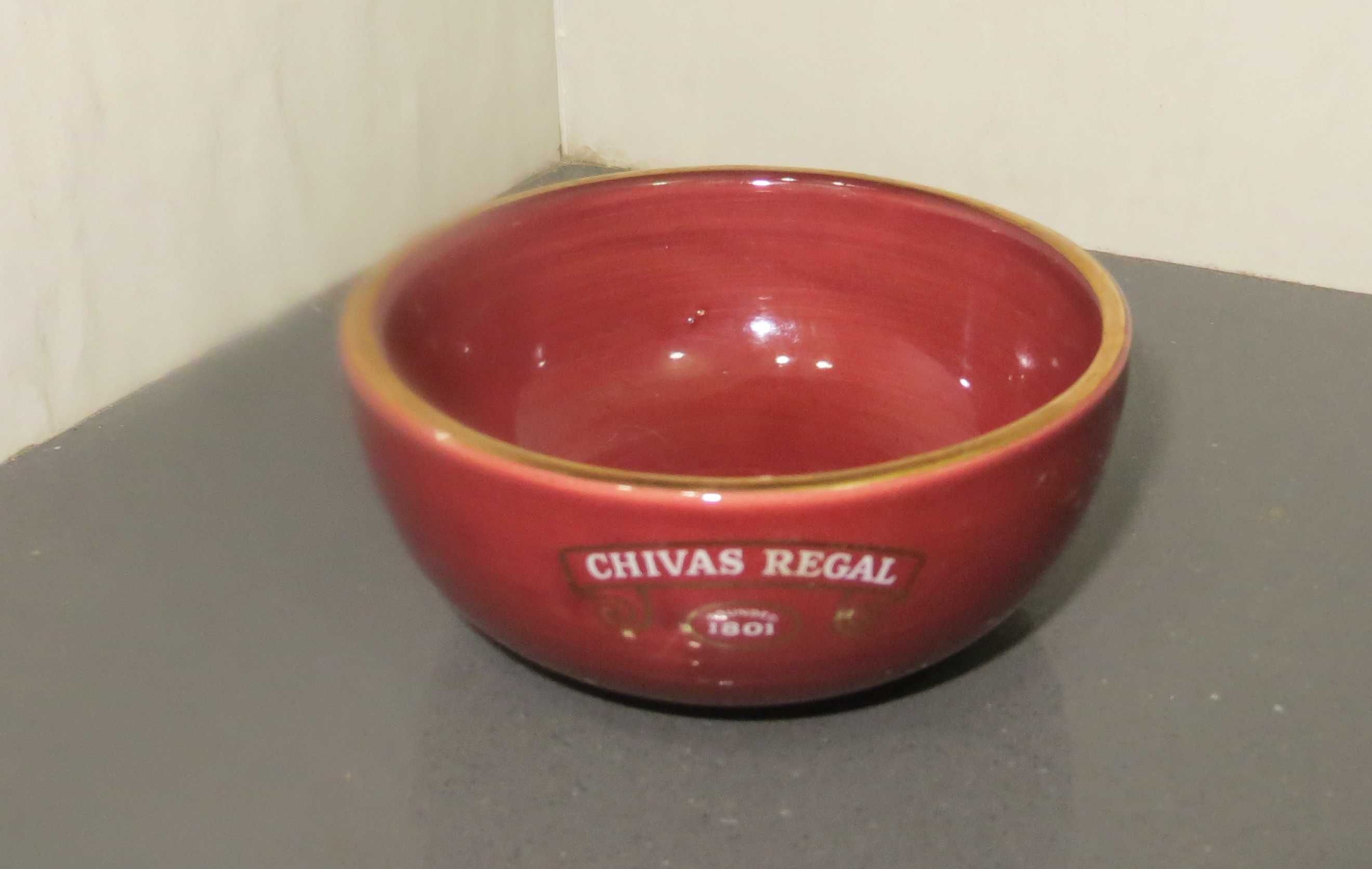 Taça  aperitivos Chivas R. Cerâmica: Diâmetro 10 cm - Altura 5 cm