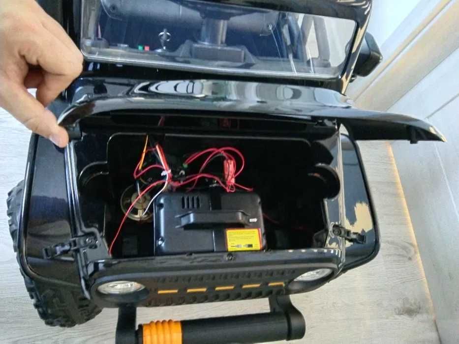udźwig 100kg samochód jeep Auto na akumulator 4x4 180W lakierowany