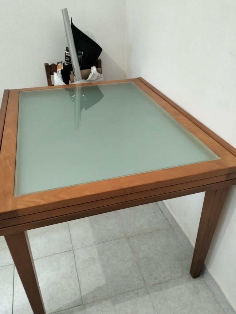 Mesa de jantar em cerejeira