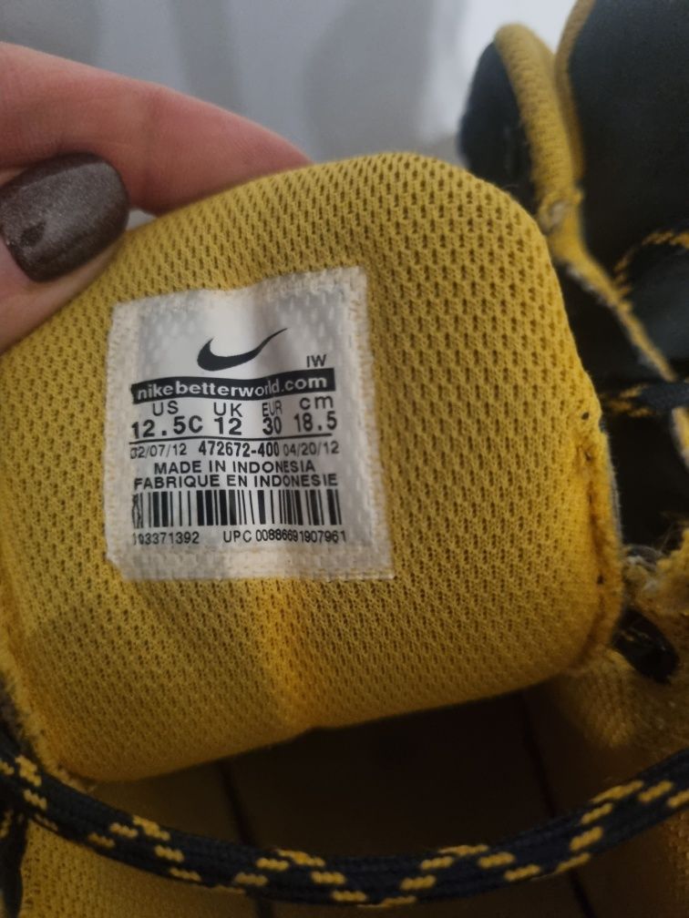 Buty Nike jesień zima rozmiar 30 uniseks