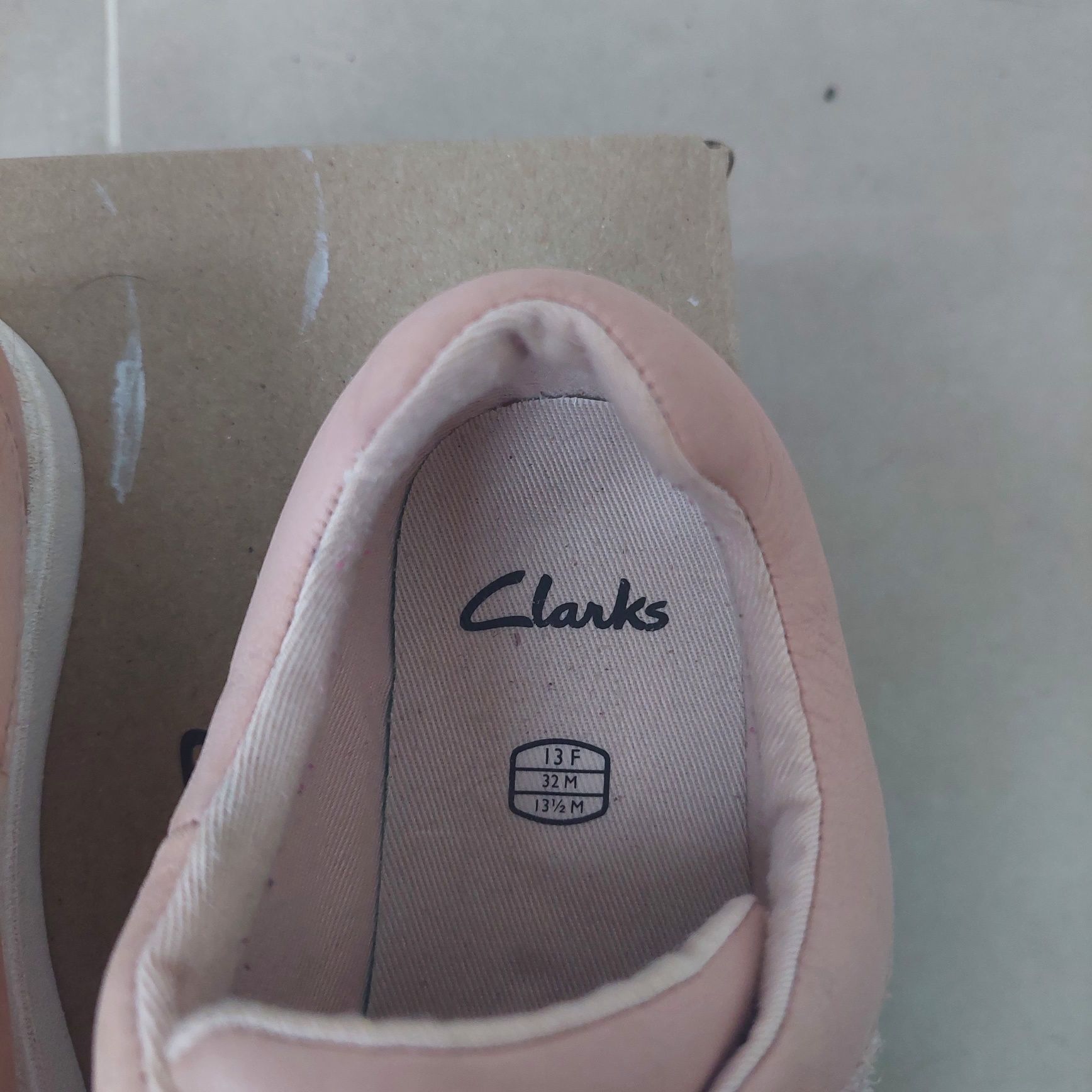 Tenis Clarks tamanho 32