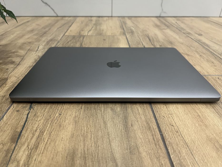 MacBook Pro A1707 16/512Gb в чудовому стані)