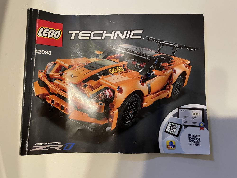 Lego Technic - Chevrolet Corvette ZR1 (579 elementów) 42093