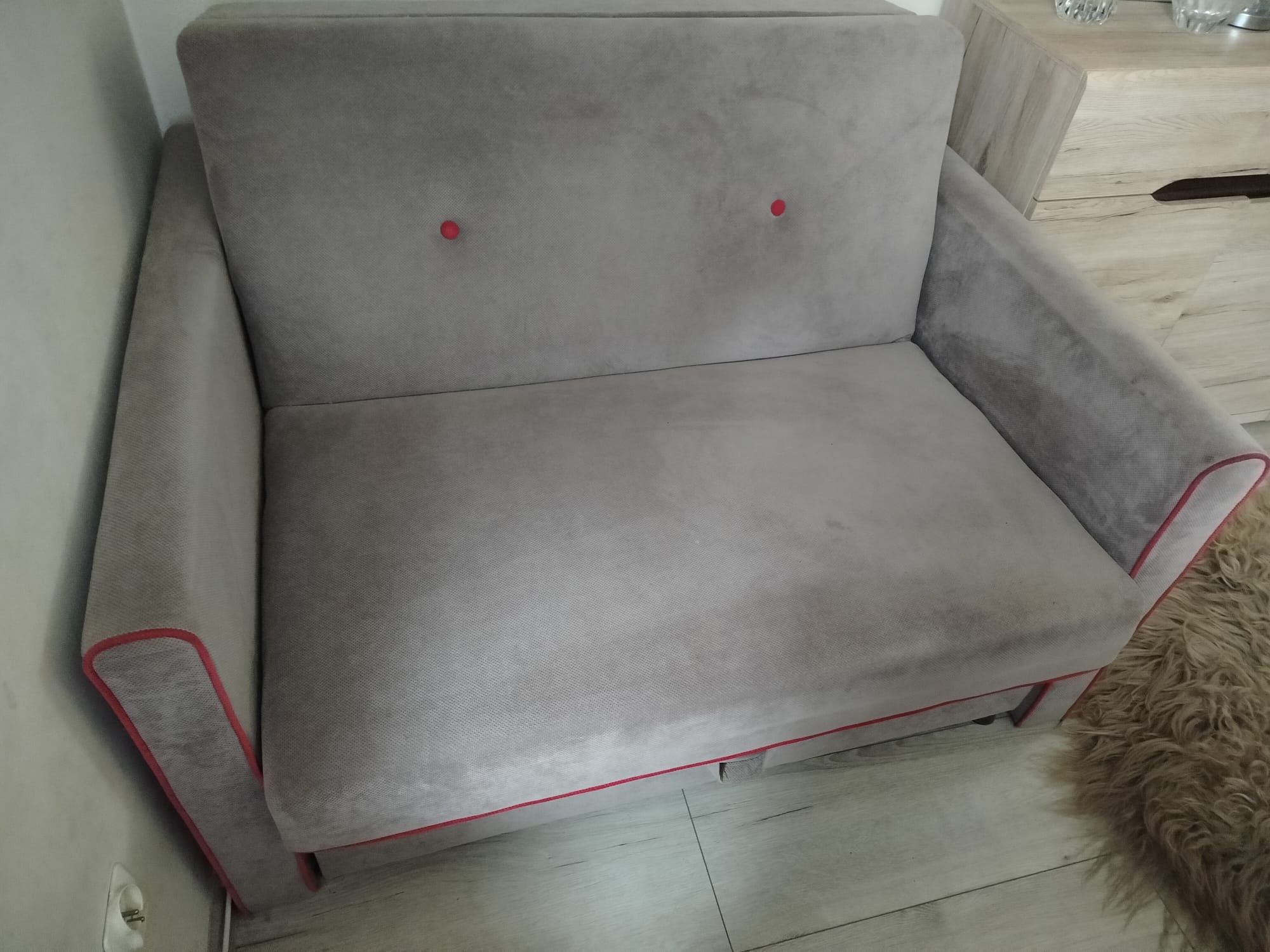Sofa rozkładana z pojemnikiem