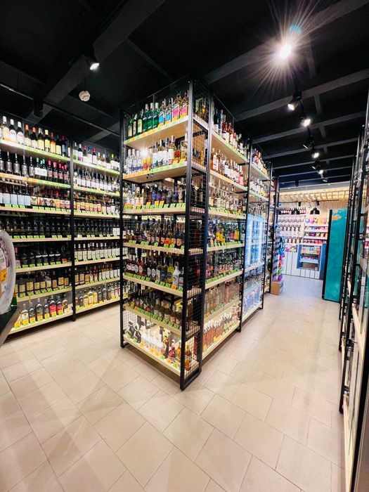 продаж працюючих спеціалізованих (алкоголь, тютюн) мереж магазинів