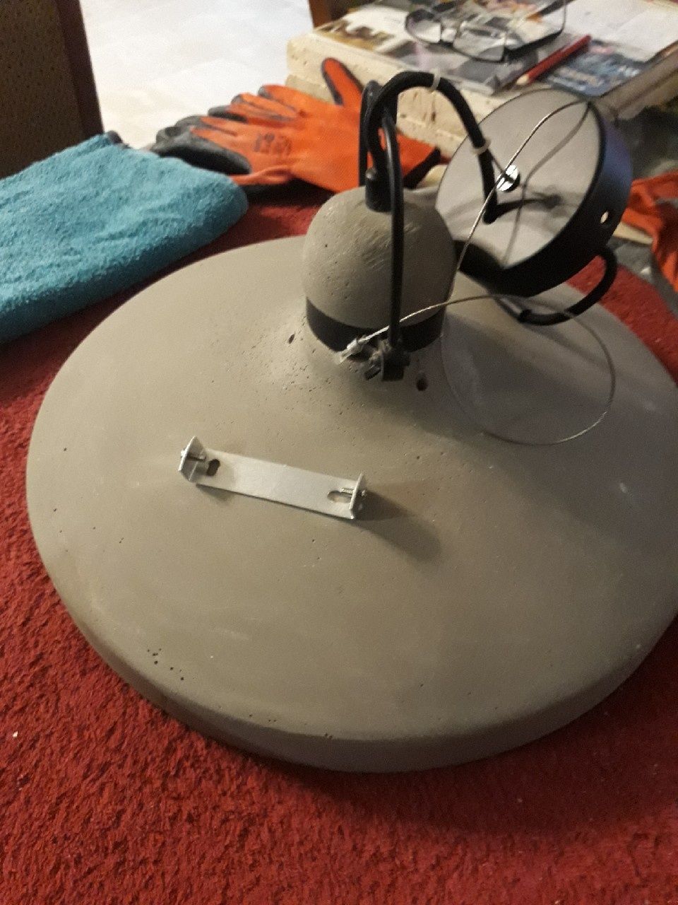 Lampa industrialna beton i metal