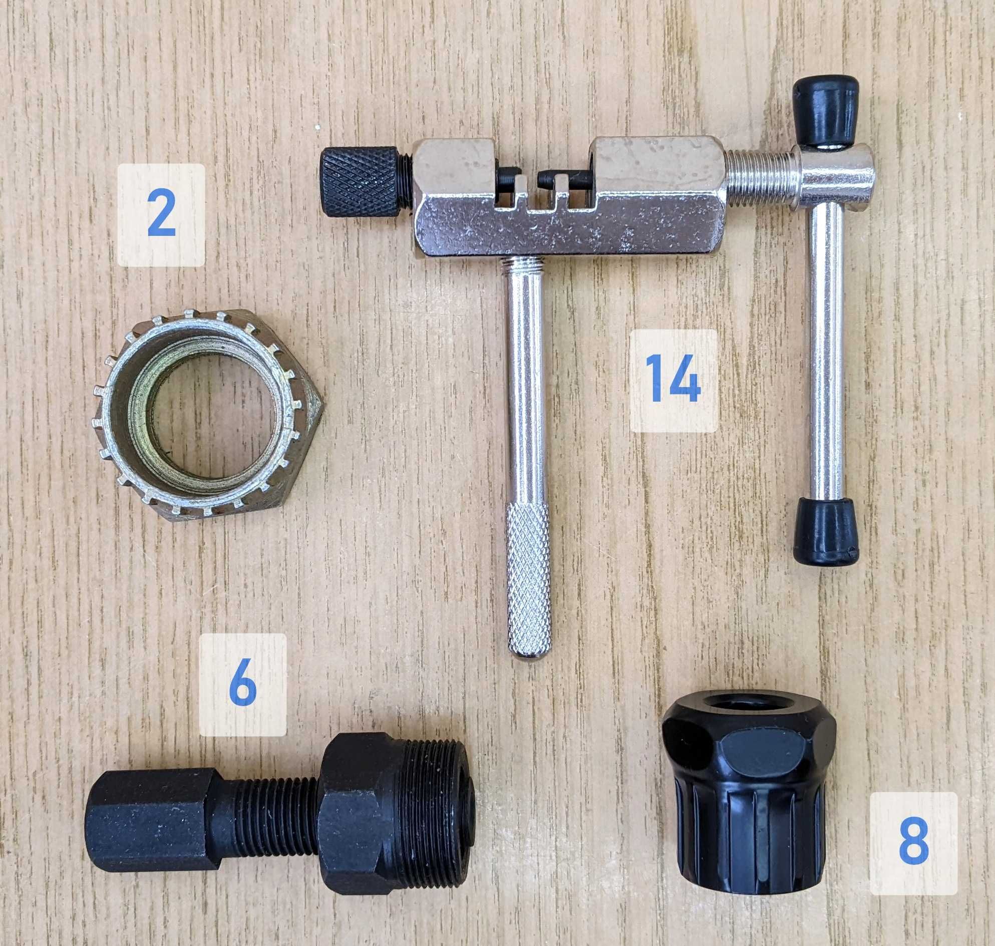 Вело инструменты - съемники, ключи, мультитул и выжимки цепи.