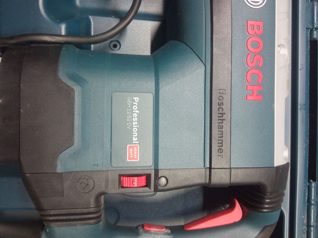 Перфоратор BOSCH 12-52 DV
