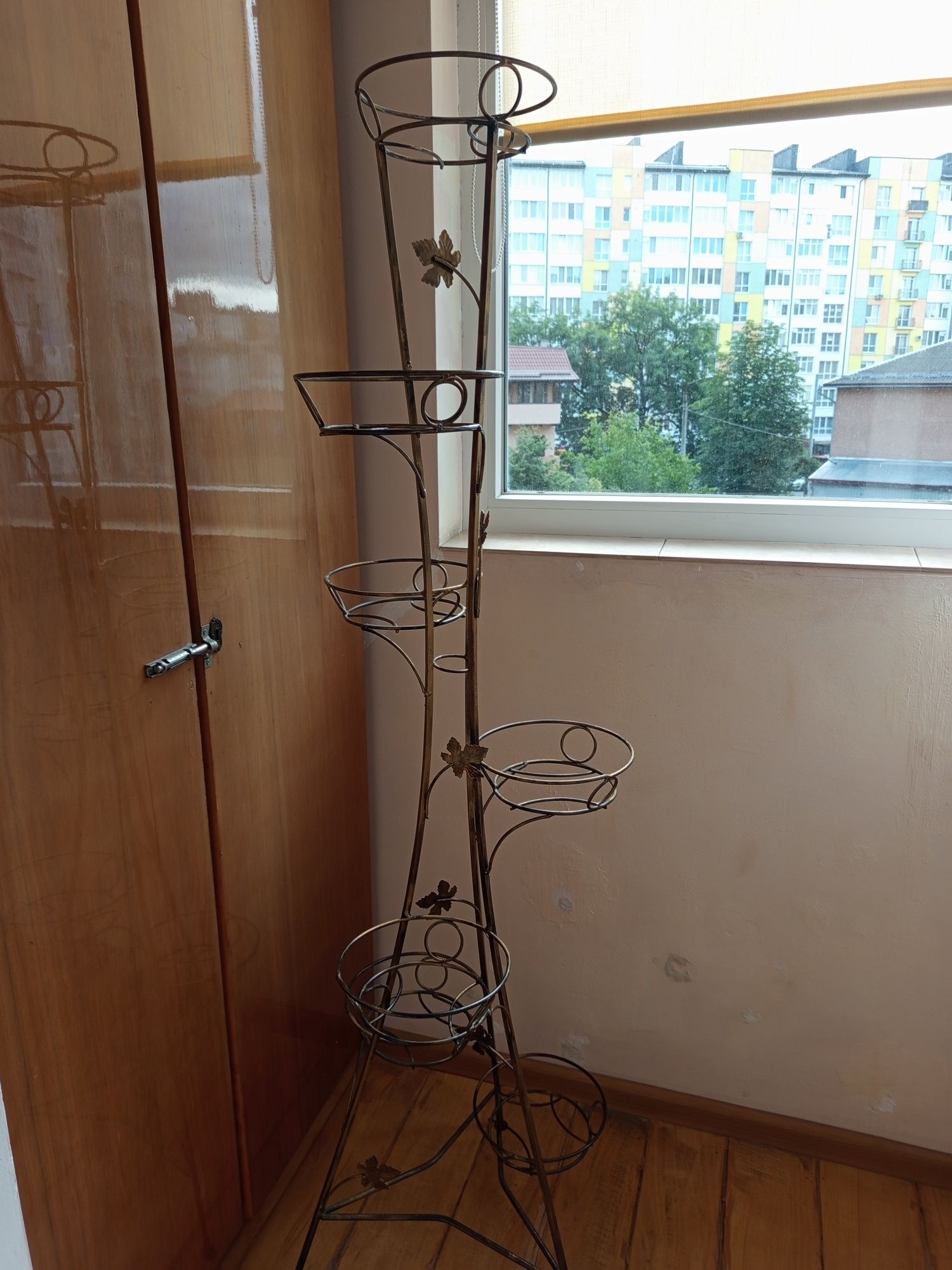 Продам стійку на вазон