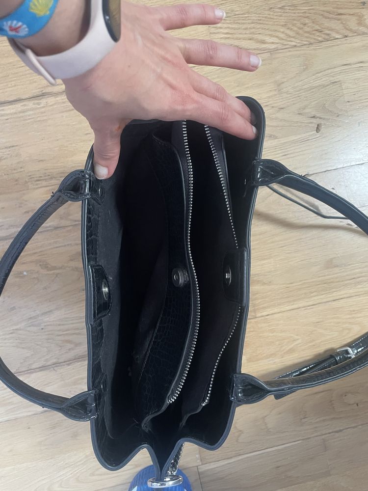 Mala preta stradivarius