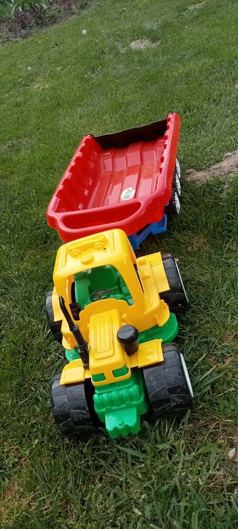 Traktor z przyczepą, zabawka do piaskownicy