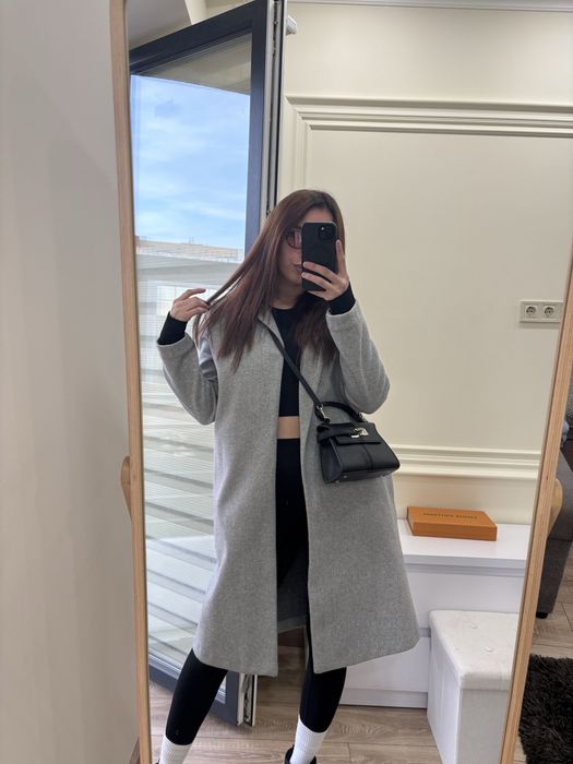 Продам сіре пальто Zara тепленьке в гарному стані