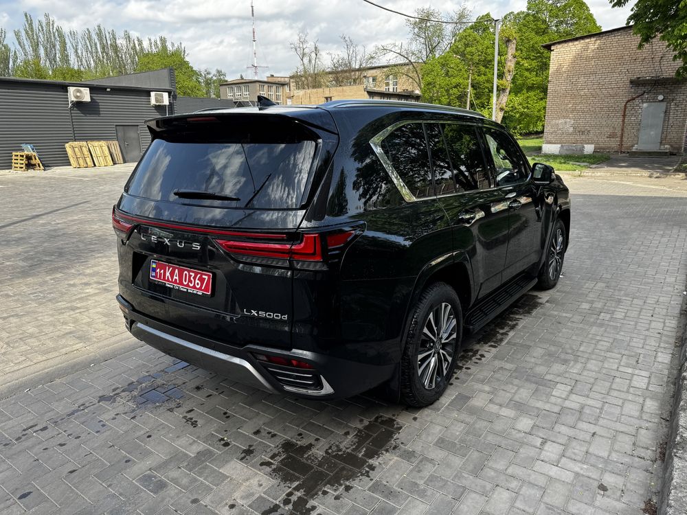 Lexus LX500D новий