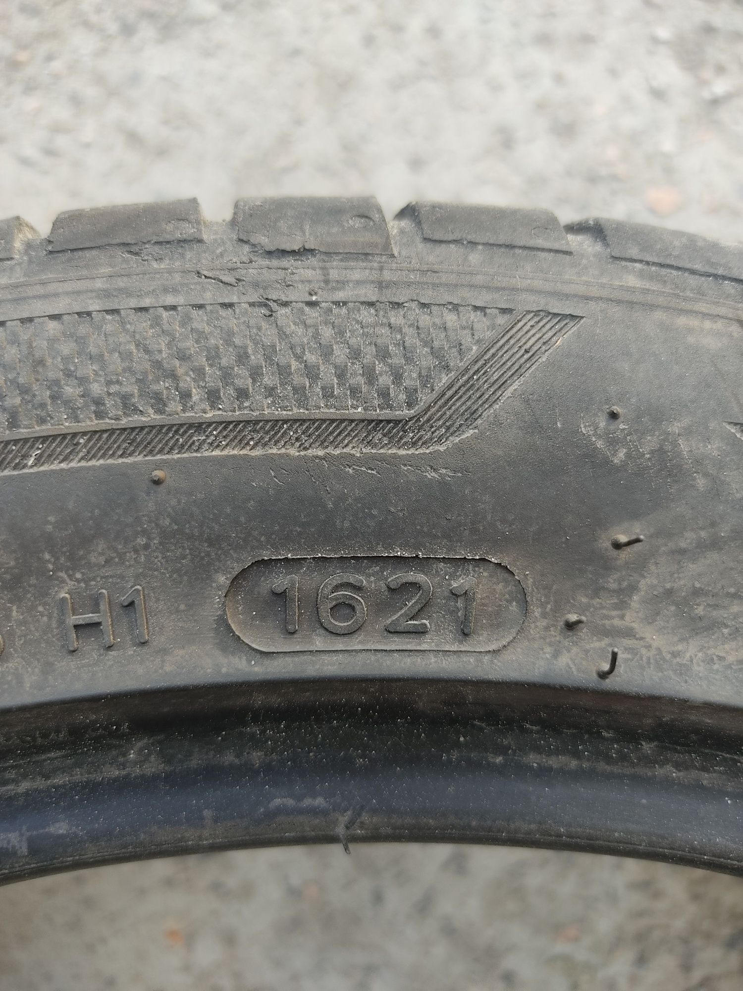 Продам шины 225/45R17