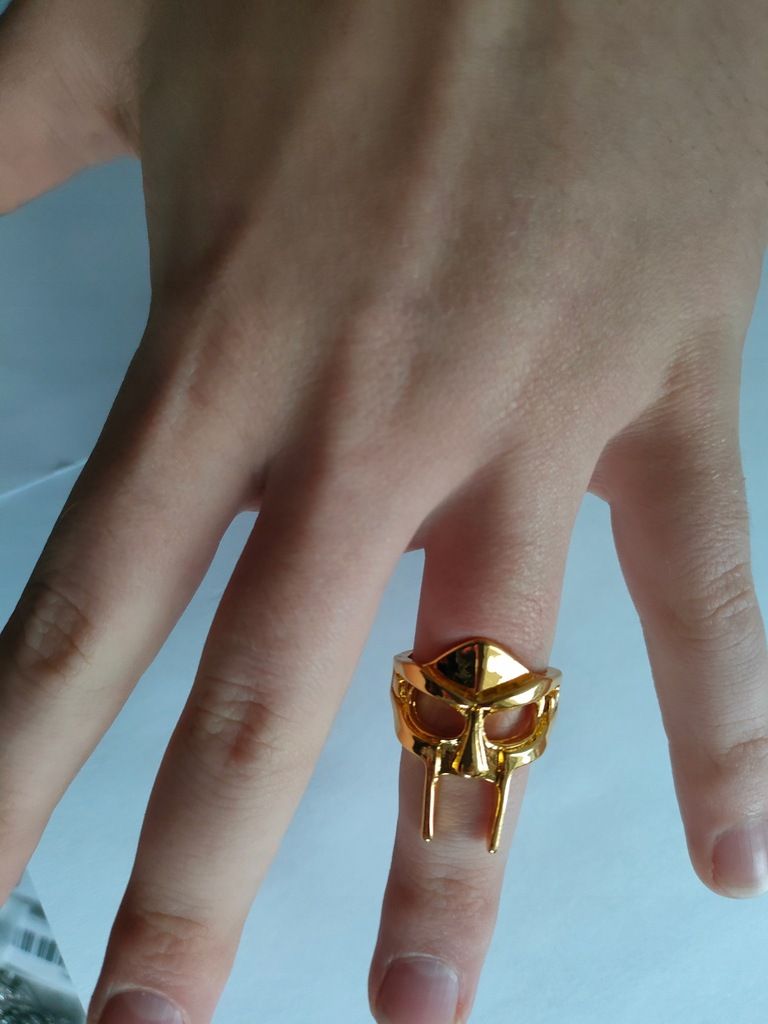 Sygnet maska MF DOOM pierścień złoty