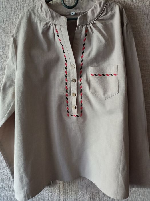 Блуза-сорочка з ручною вишивкою