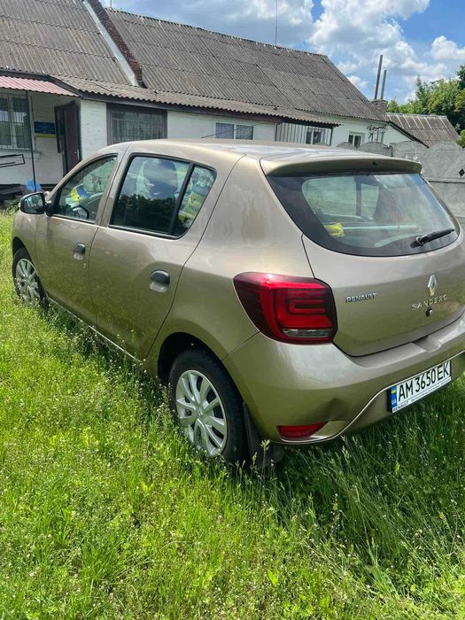 Продам авто Renault sandero 2020 р, із салону, одна власниця.