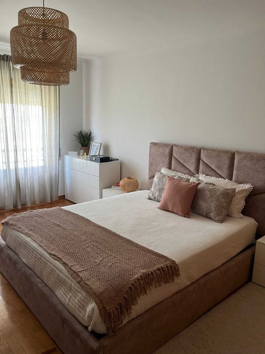 Cama de casal bege como nova