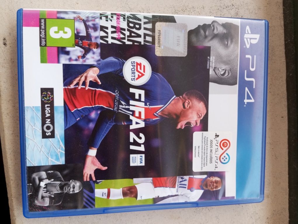 PS4 com comando+FC25,GTA V,FIFA 21 e 20