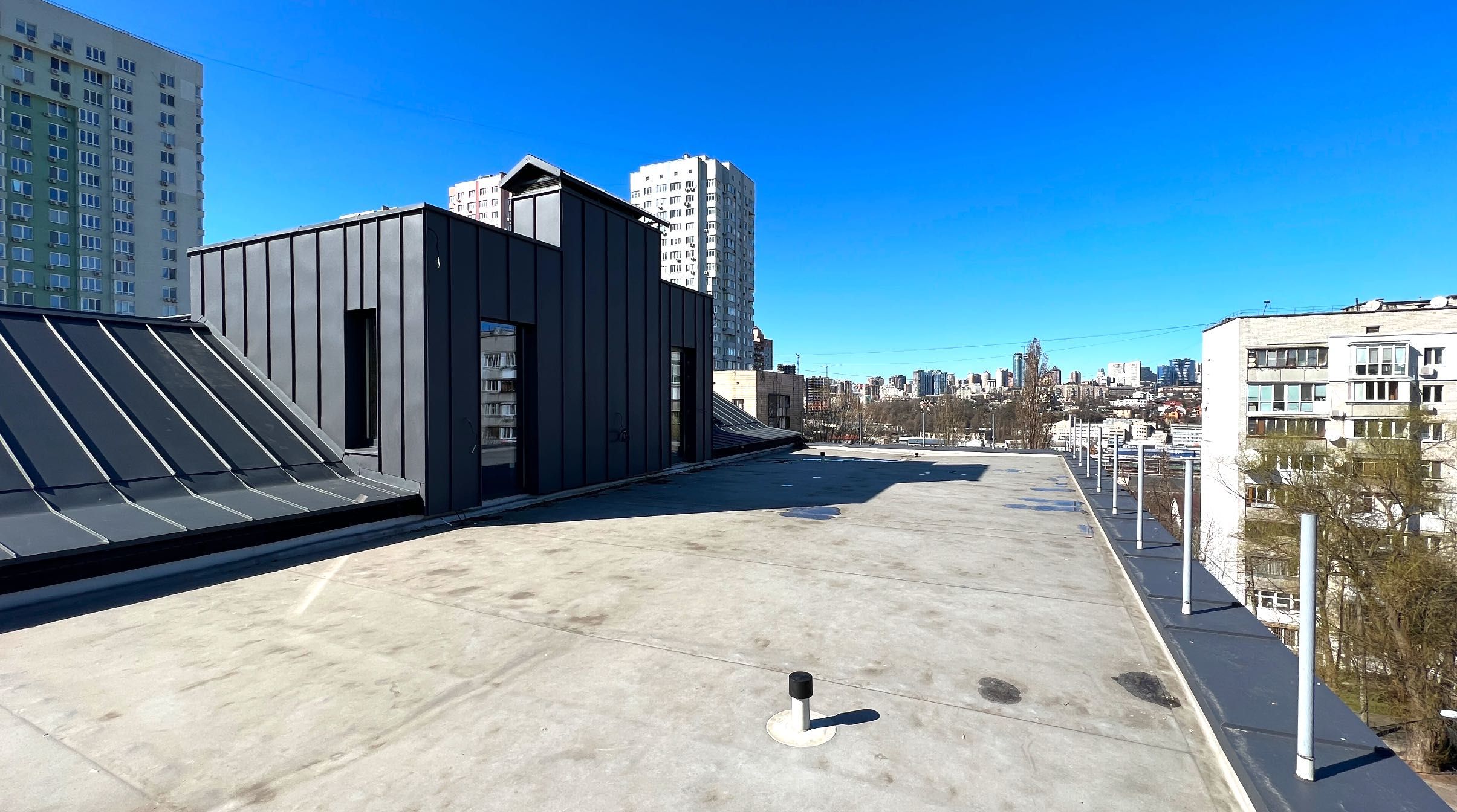 Продажа здания 2103м2, участок в собственности. Приближенный центр