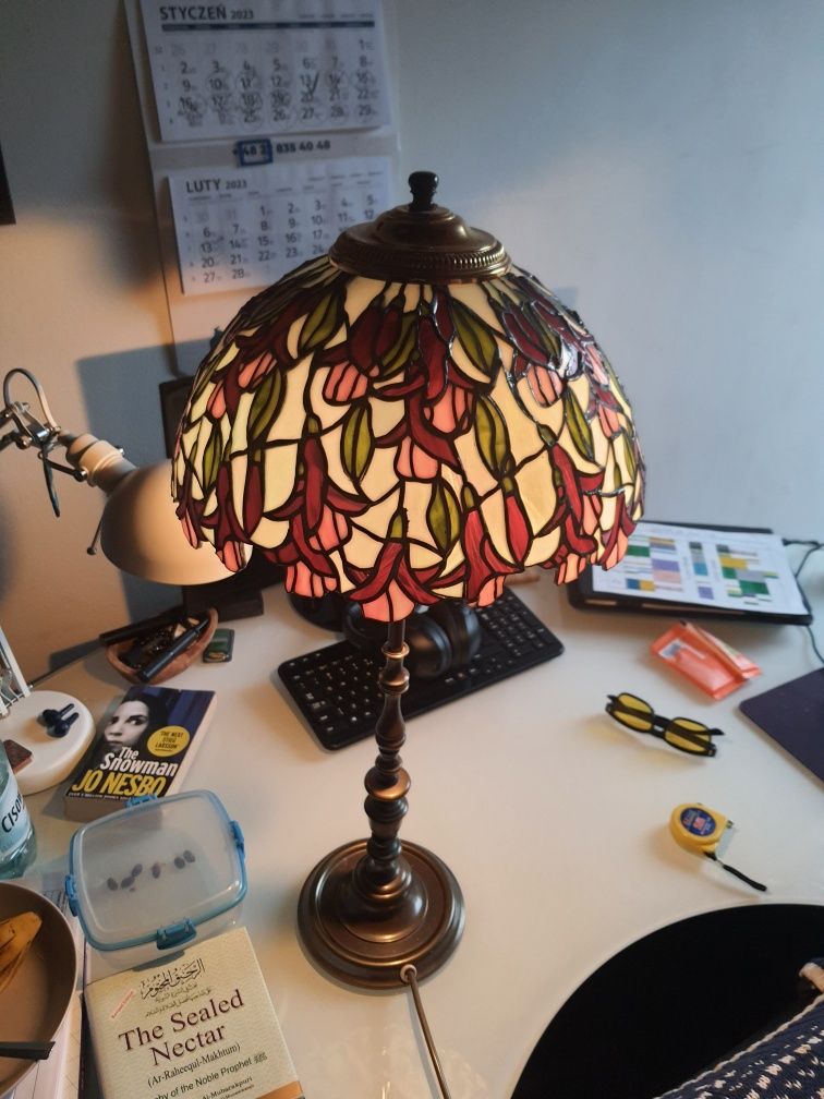 Lampa witrażowa w stylu tiffany