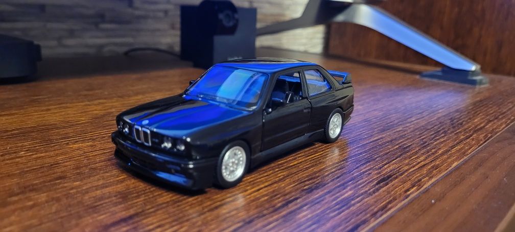 Model auto zabawka BMW M3 e30 1987 metalowe prezent skala 1:36