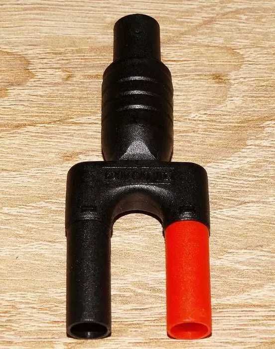 Adapter przejściówka podwójny wtyk bananowy w osłonie na gniazdo BNC
