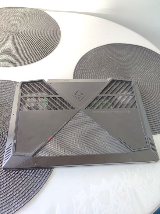 Ігровий ноутбук HP Omen /RTX 2070 /і5-9759h/8/512/144гц