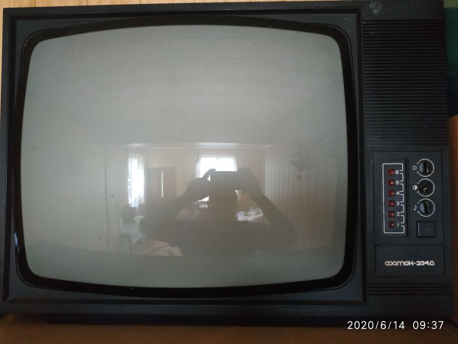 Telewizor z czasów PRL FOTON-234D