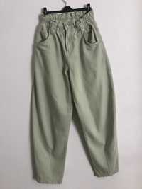 calças verde agua bershka 36 ; jeans stradivarius 38