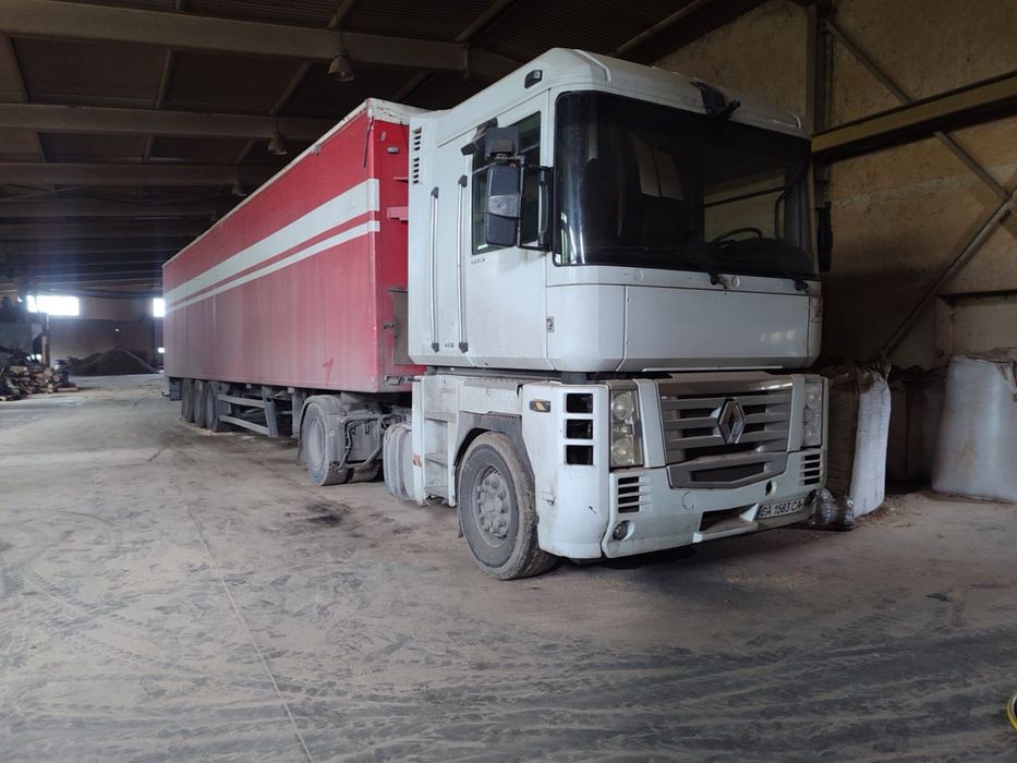 Renault Magnum з напівпричепом разом
