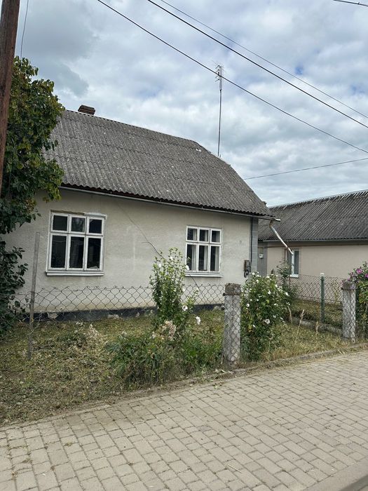 Будинок з земельною ділянкою
