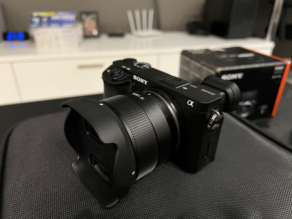 Sony A6400 + 2 Karty pamięci + 3 baterie + Ładowarka REZERWACJA