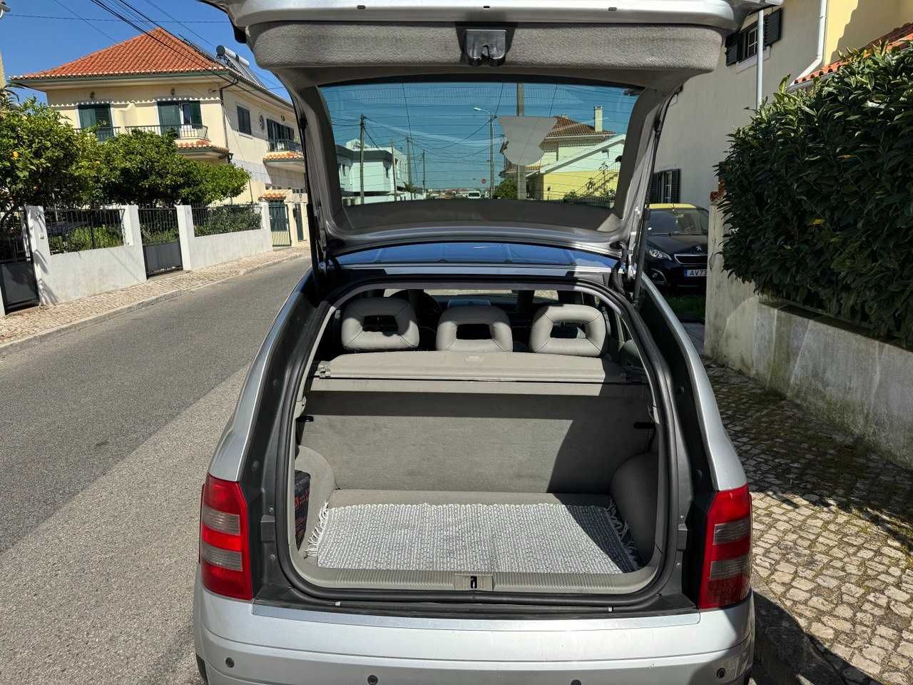 Audi A2 1.4 TDI - 2002 - muito bom estado - estofos em pele - vendo!