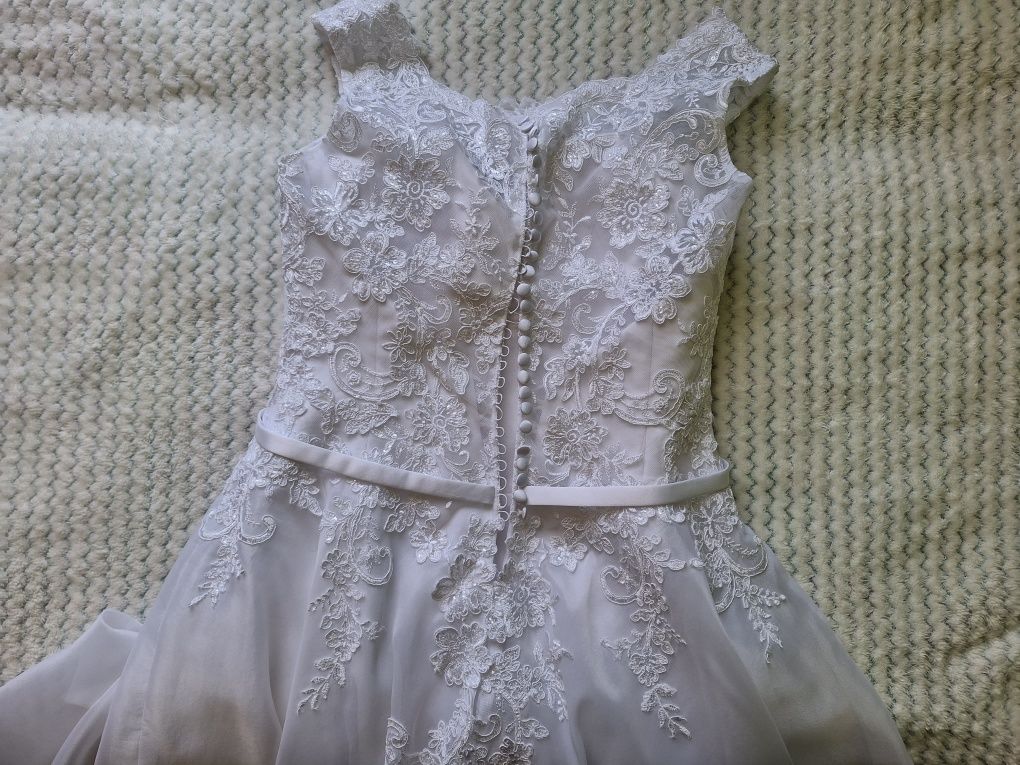 Piekna suknia ślubna r. 42(XL)