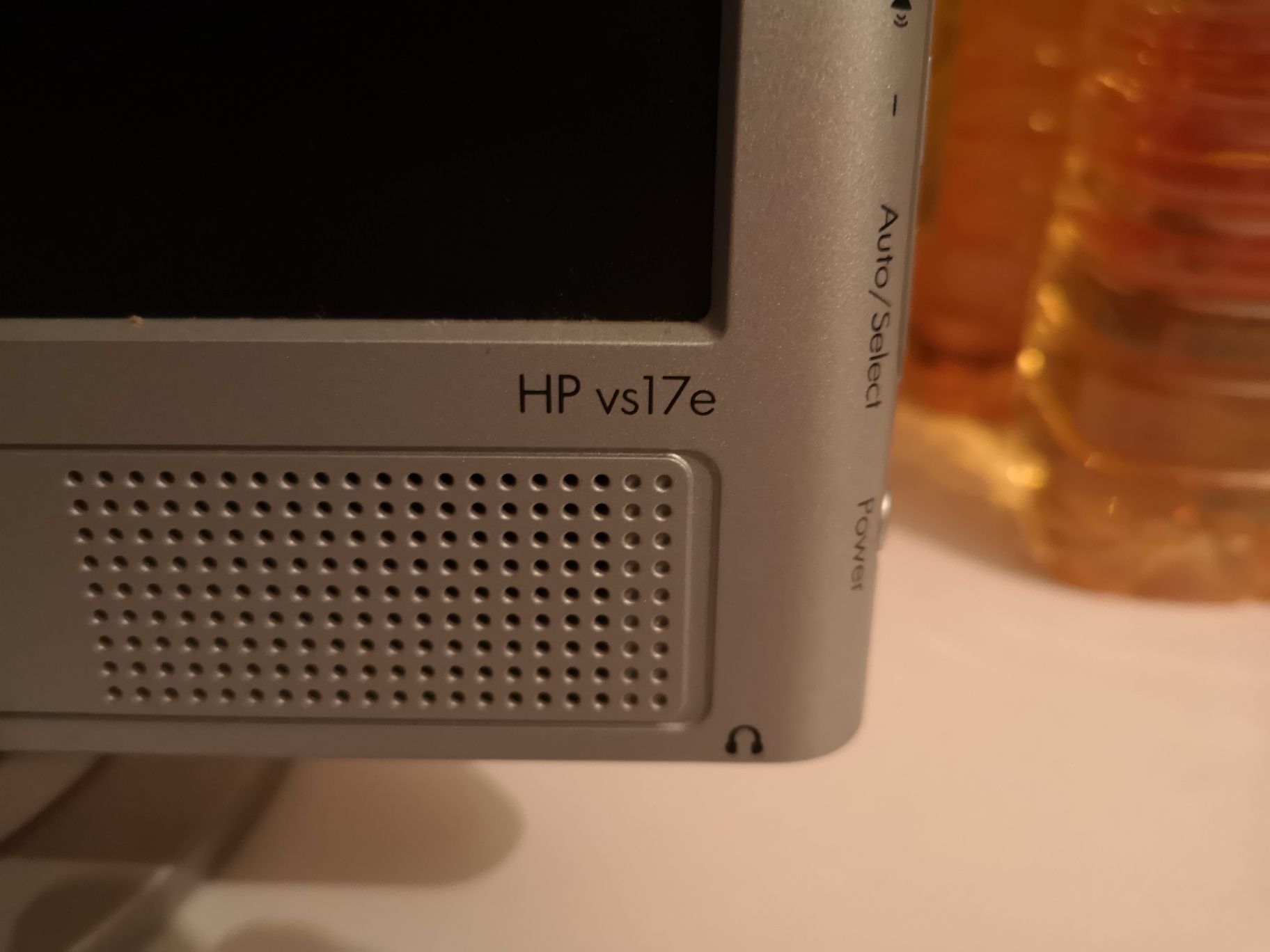 Monitor 17" HP com colunas som