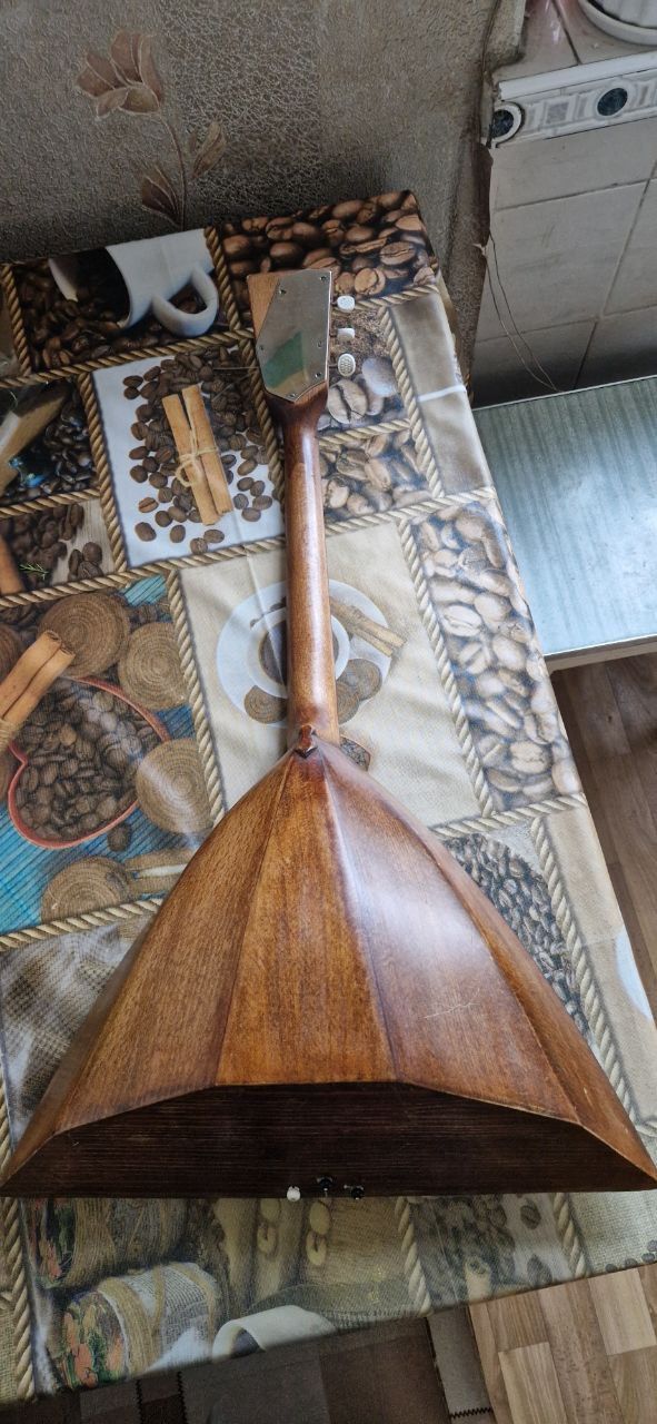 Продам балалайку