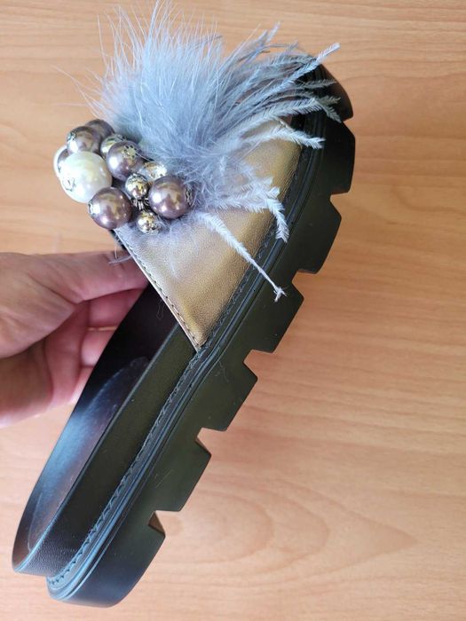 Шльопанці турецького виробництва