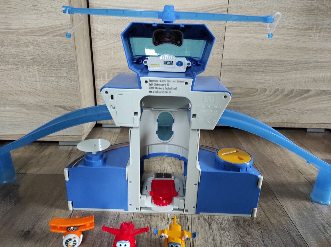 Baza Super Wings