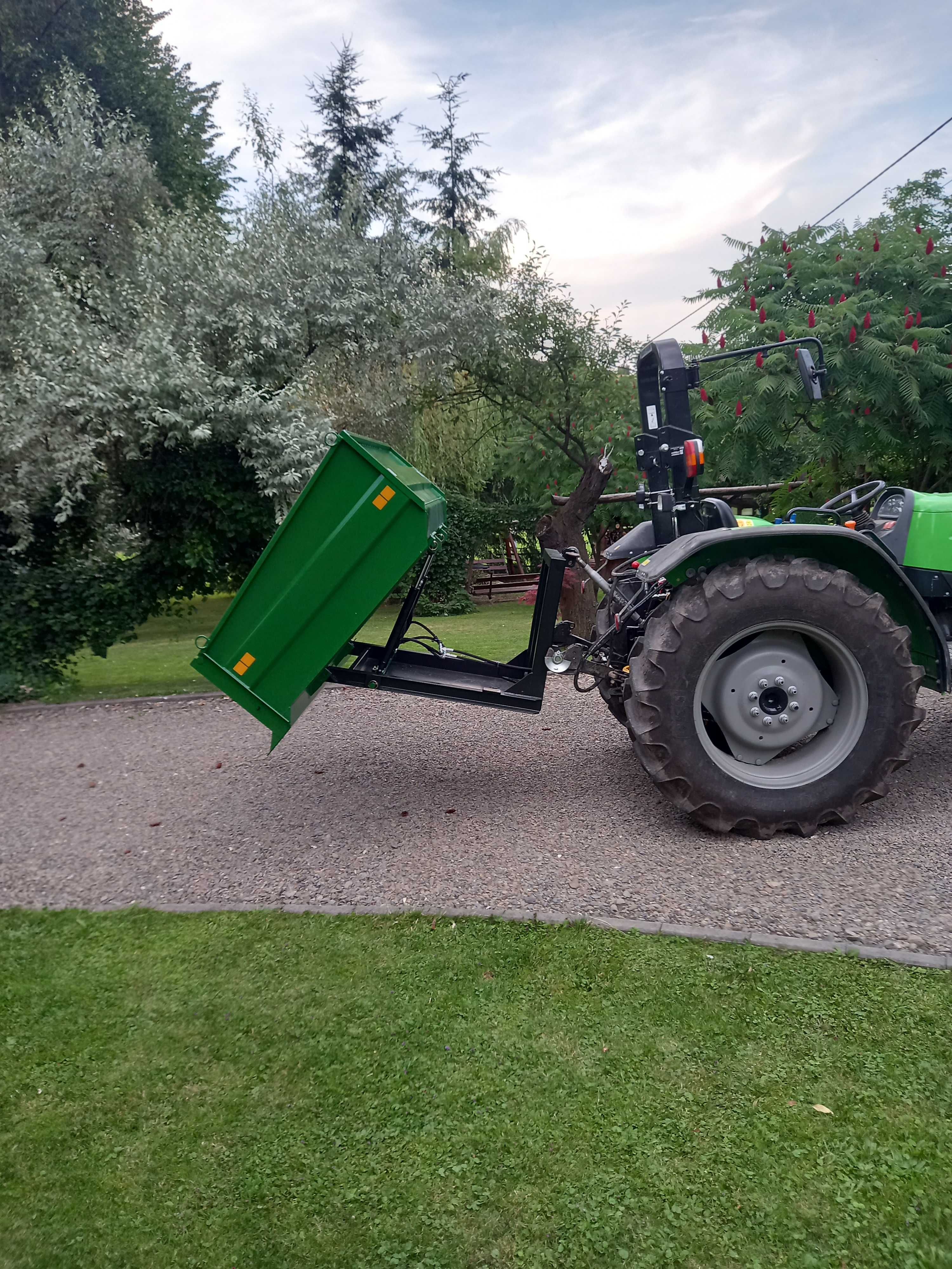 Skrzynia ładunkowa transportowa hydrauliczna do ciągnika traktora