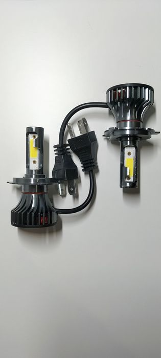 Світлодіодні лампи лед LED H4 12 вольт автосвітло