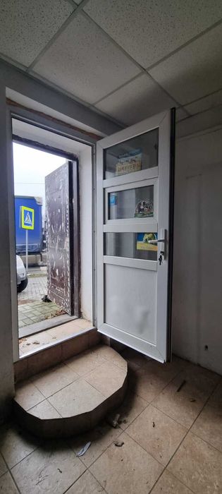 Здається приміщення поряд з магазином "АТБ".